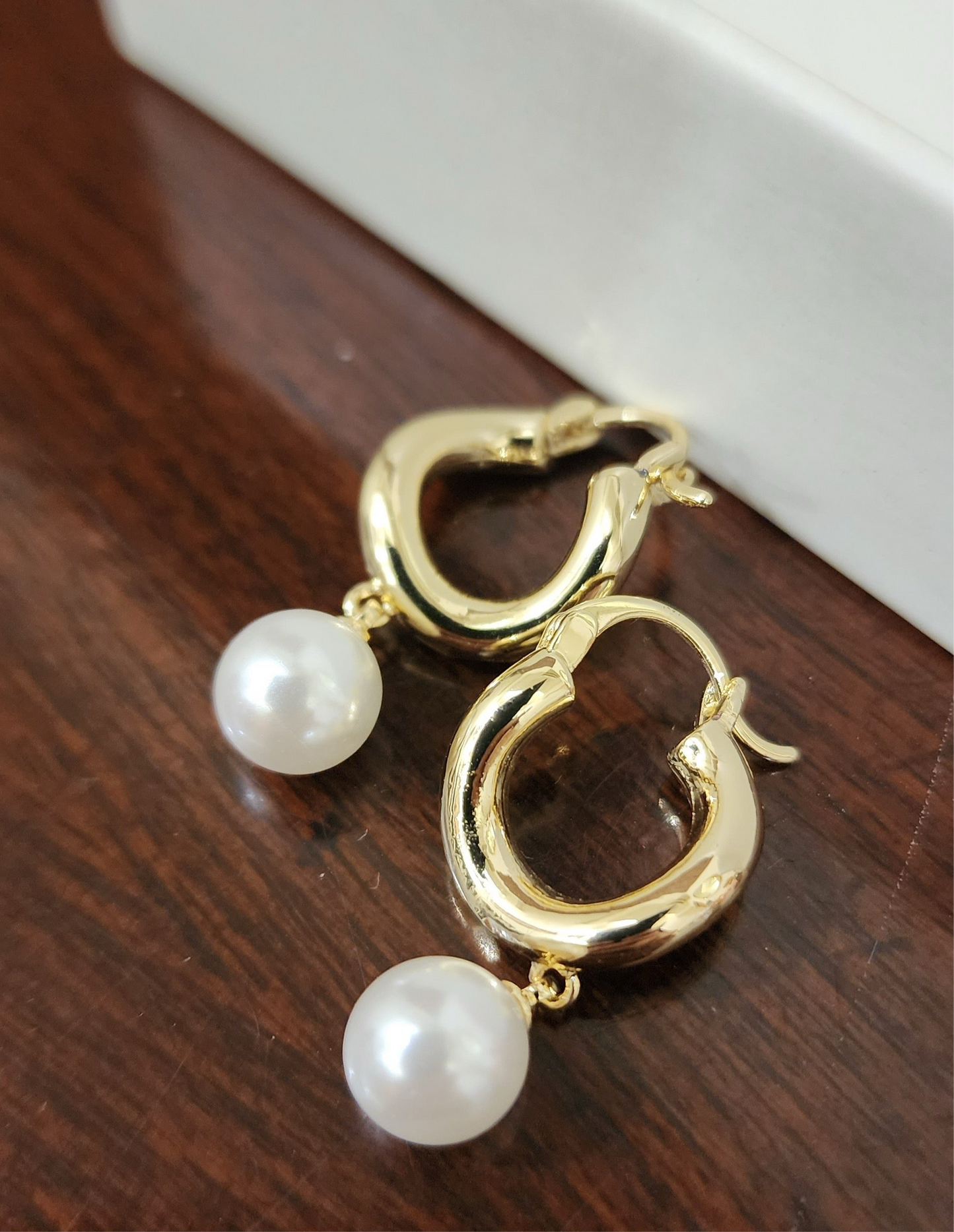 Single Pearl Earring