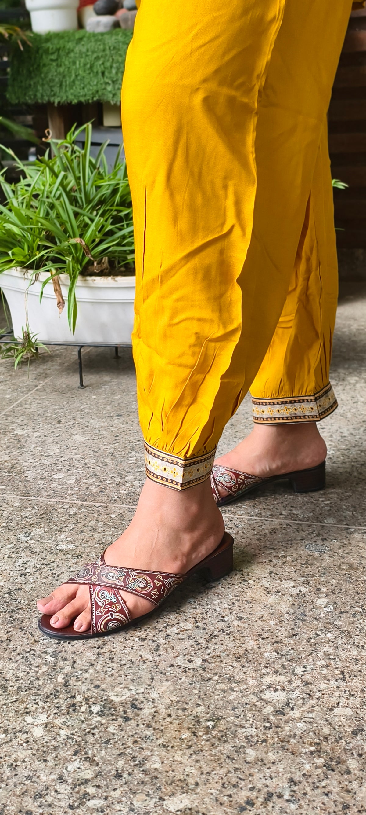 Kesari Shisha Co-ord — ankle hem trim detail
